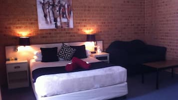 Spa Suite | Iron/ironing board, free WiFi, bed sheets