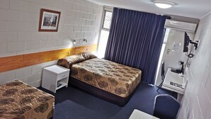 Desk, laptop workspace, blackout drapes, soundproofing - Central Motel Ipswich (Ipswich)