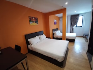 In-room safe, desk, blackout drapes, iron/ironing board - Padungan Hotel (Kuching)