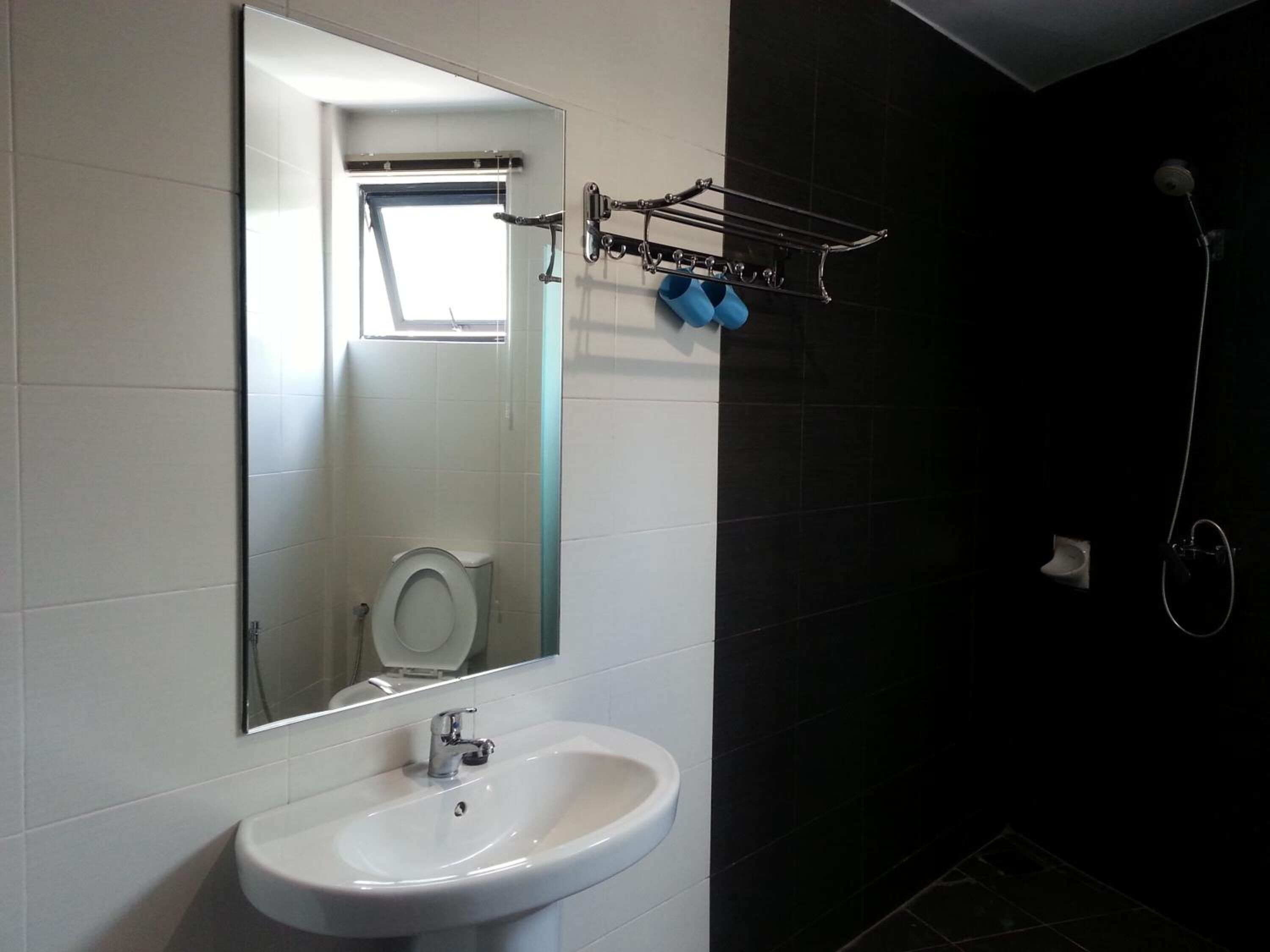 free toiletries, hair dryer, bidet, towels