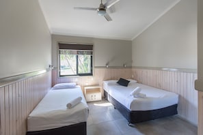 Standard-Suite, Mehrere Schlafzimmer, Nichtraucher, Küche (3 Bedroom Villa) | Bügeleisen/Bügelbrett, Babybetten, Zustellbetten, WLAN