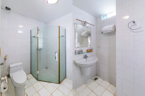 Bathroom - Golden Gate 1 Hotel Da Nang (Da Nang)