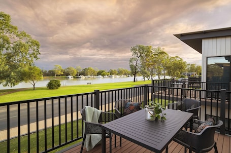 华丽别墅, 阳台, 河景 | 外观