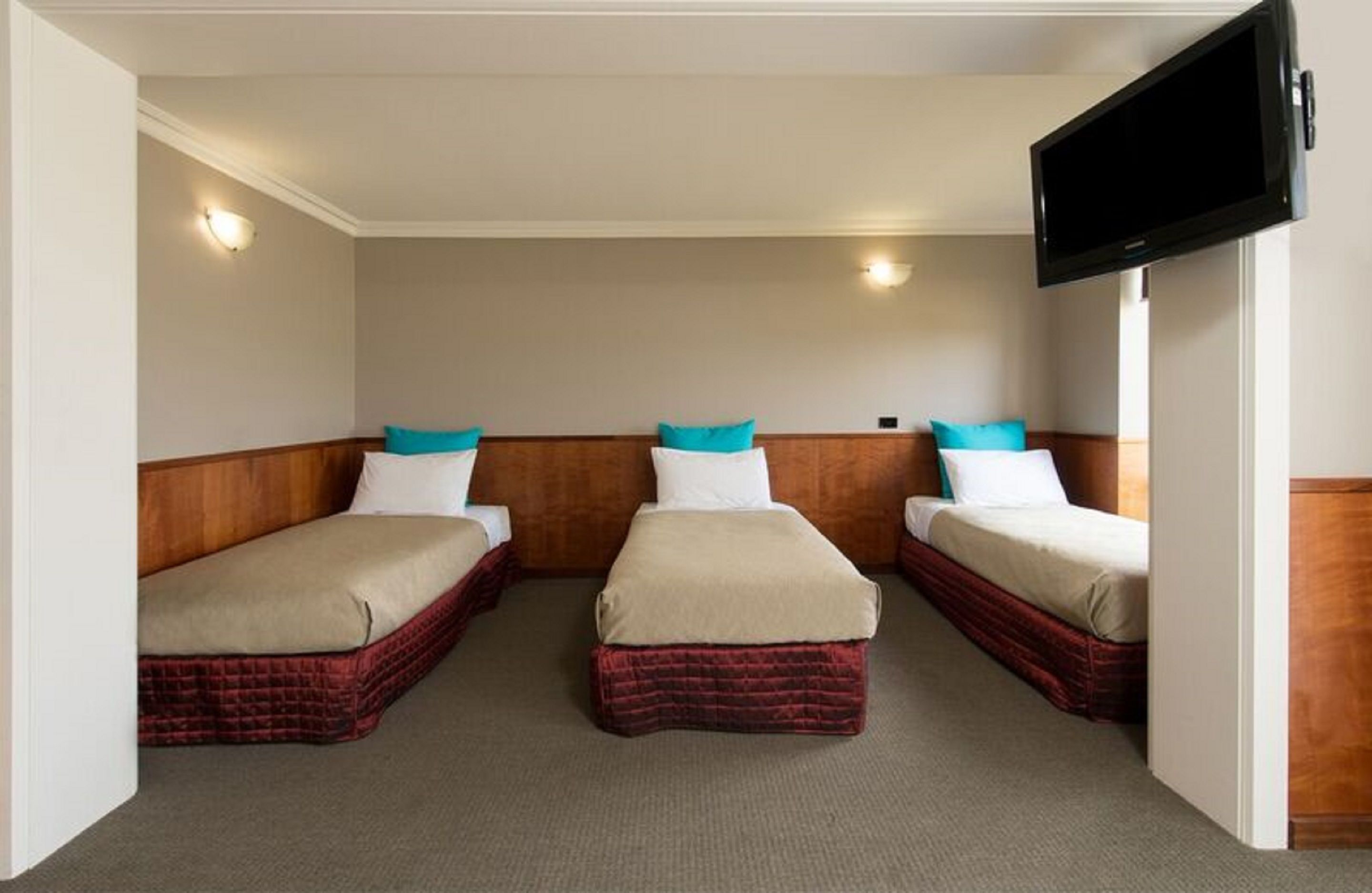 family room | minibar, iron/ironing board, free wifi, bed sheets