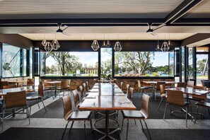Breakfast, lunch and dinner served - Berri Hotel (Berri)