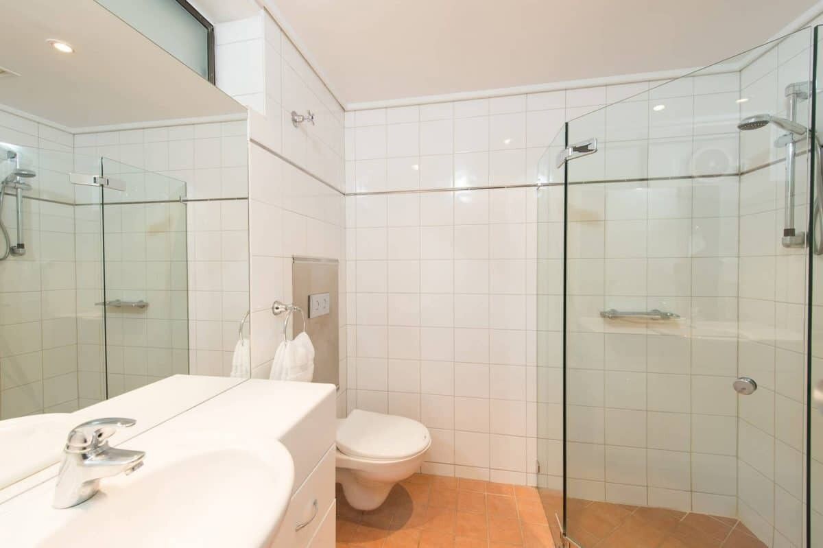 deluxe room | bathroom | free toiletries, hair dryer, towels, soap