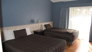 ห้องสแตนดาร์ด, ระเบียง | โต๊ะทำงาน, พื้นที่ทำงานแบบใช้แล็ปท็อป, ผ้าม่านกันแสง, เตารีด/โต๊ะรีดผ้า