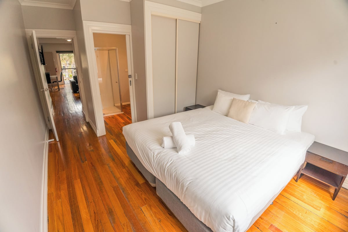 Tabla de planchar con plancha