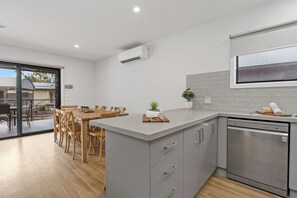 3 Bedroom Luxury Villa | Living area - Tasman Holiday Parks - Moama on the Murray (Moama)