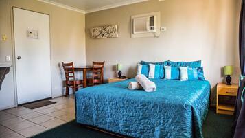 Chambre Standard (Motel Room Queen)