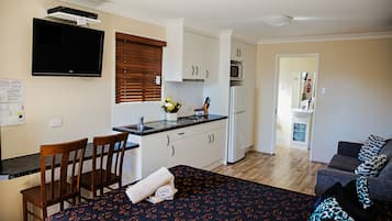 Cabin, bếp nhỏ (Self-Contained ) | Bàn ủi/dụng cụ ủi quần áo, truy cập Internet không dây miễn phí