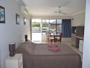 Living area - The Gallery Motor Inn (Dalby)