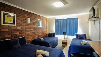Phòng dành cho gia đình (Motel Room) | Bàn ủi/dụng cụ ủi quần áo, truy cập Internet không dây miễn phí
