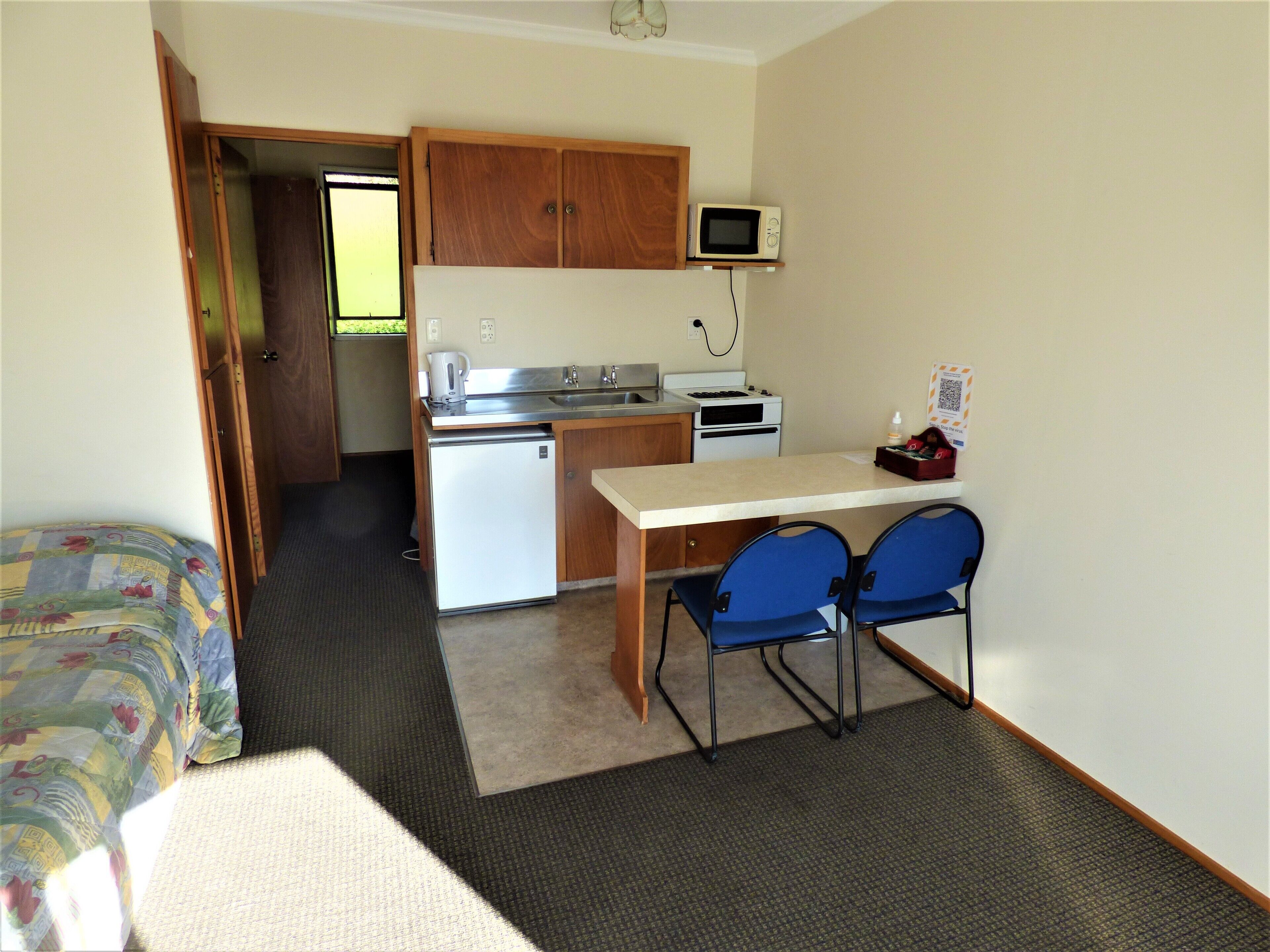 basic one-bedroom apartment with private bathroom | free wifi, bed sheets