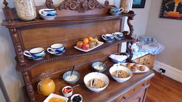 Daily continental breakfast (NZD 16.00 per person)