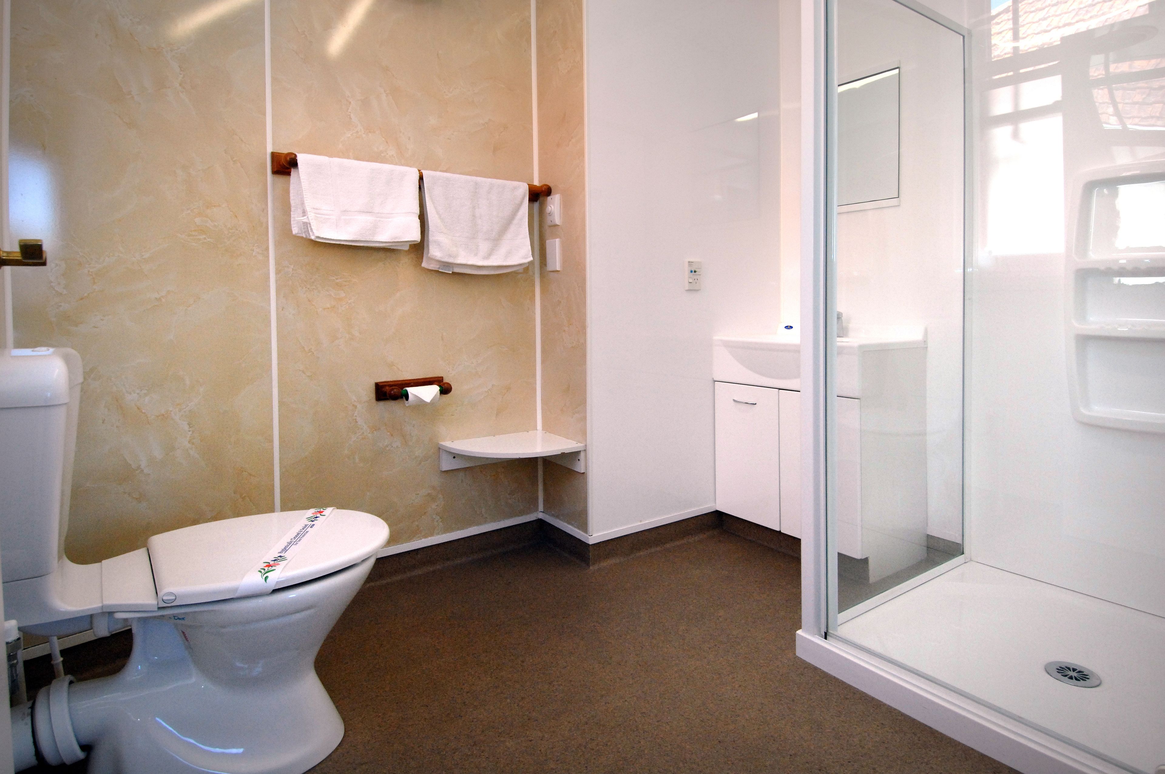 standard room, non smoking (large  ensuite rooms) | bathroom | shower, towels