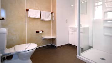 Rom – standard, ikke-røyk (Large Ensuite Rooms) | Bad | Dusj og håndklær