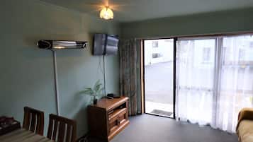 Appartamento Basic, 1 camera da letto, bagno privato | 1 camera, Wi-Fi gratuito, lenzuola
