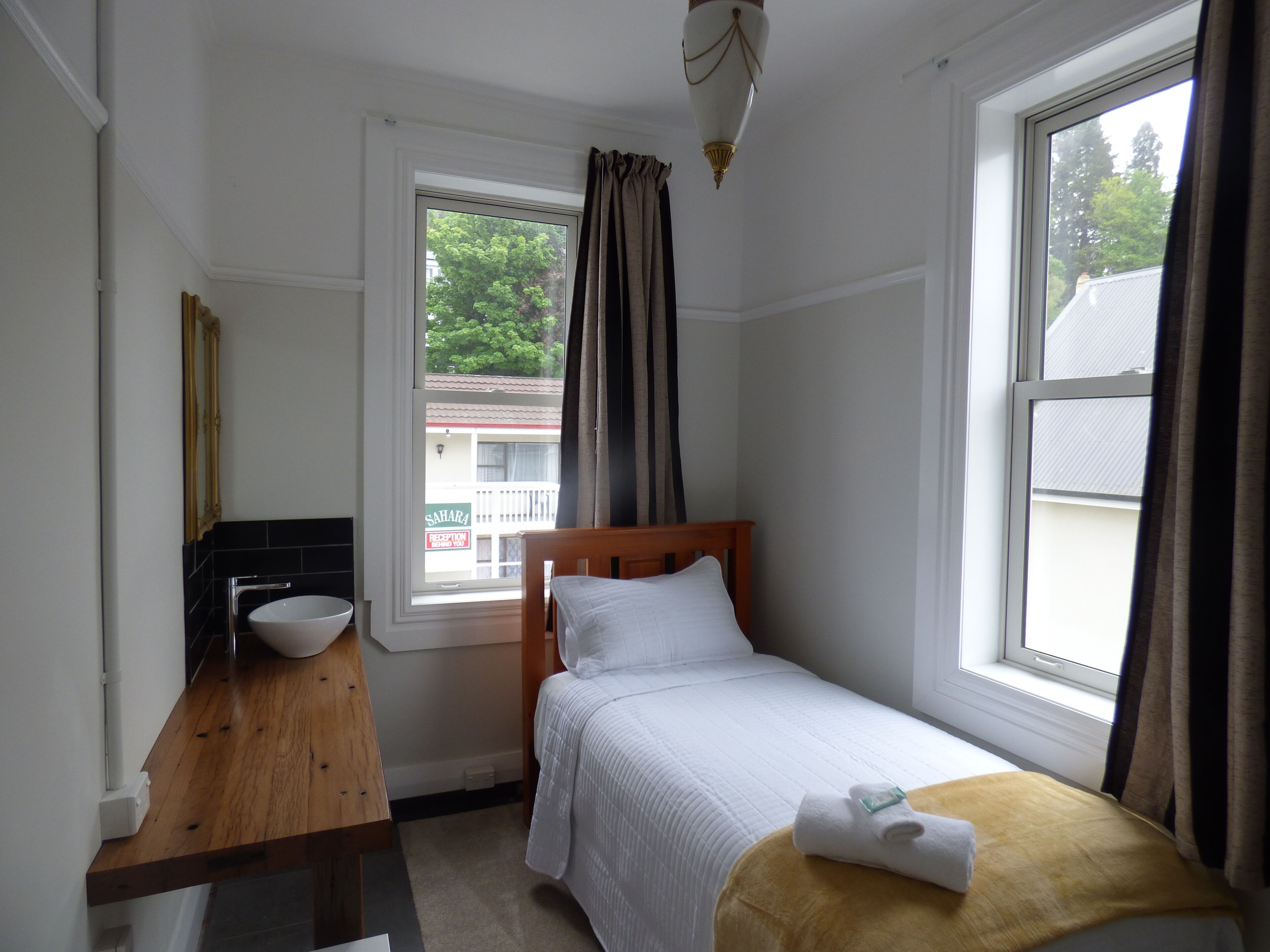 standard room, shared bathroom (single 45) | free wifi, bed sheets
