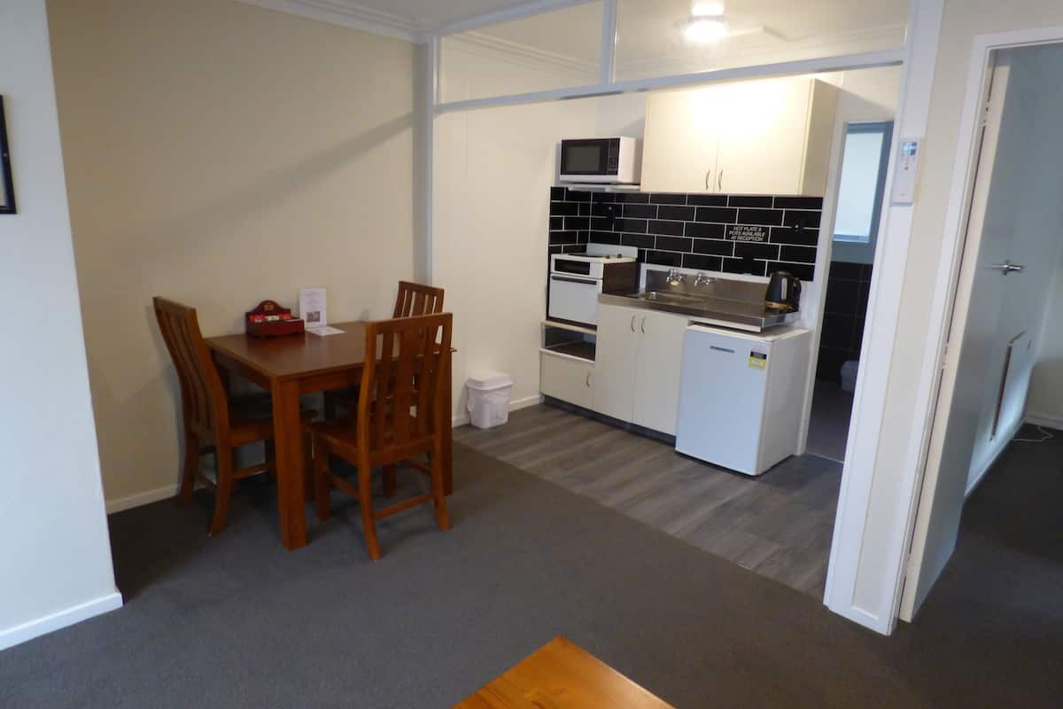 standard family room | free wifi, bed sheets