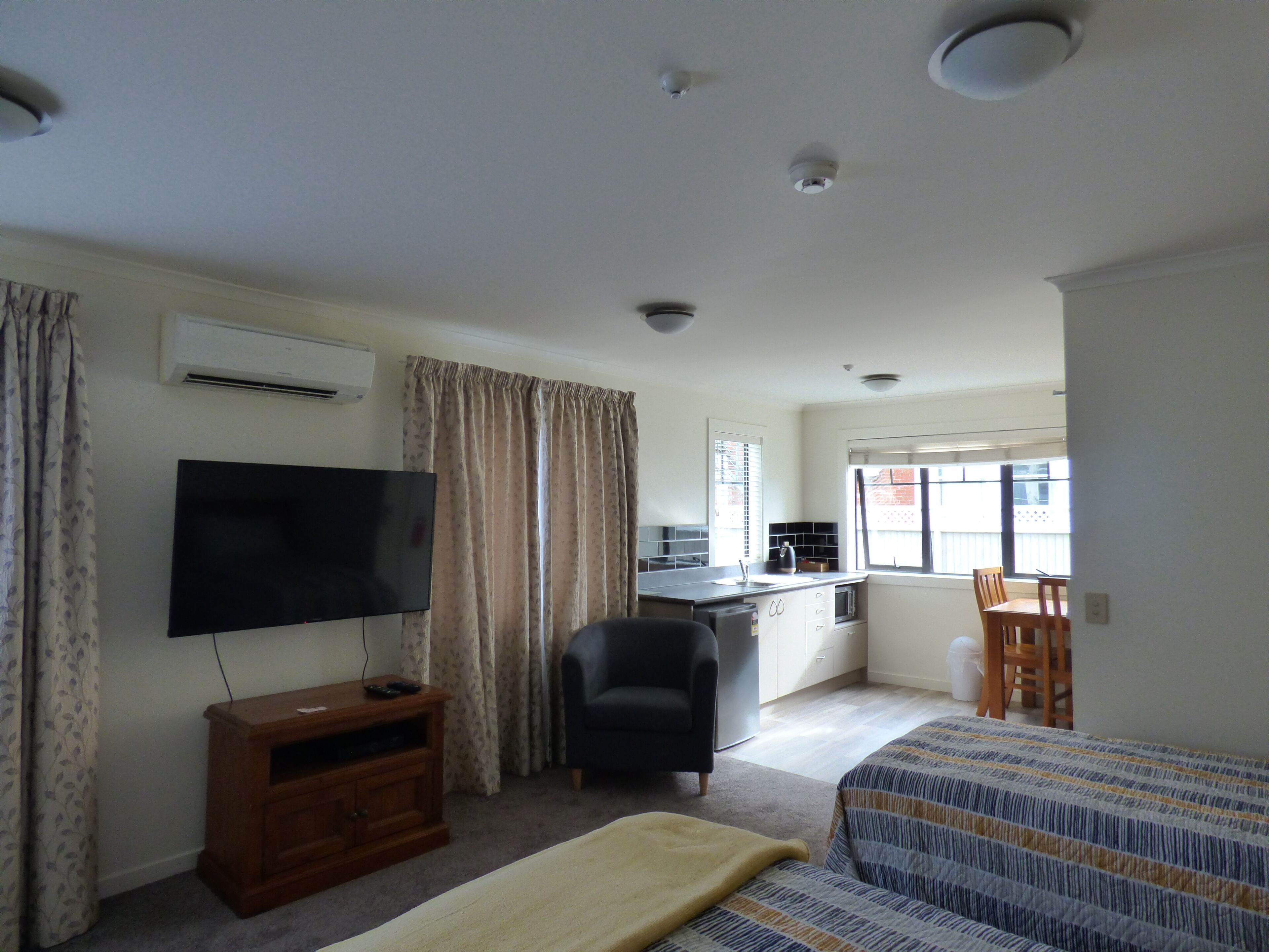 deluxe double studio | free wifi, bed sheets