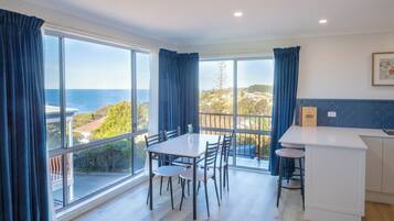 Apartment, 1 Bedroom, Jetted Tub, Ocean View | Living area