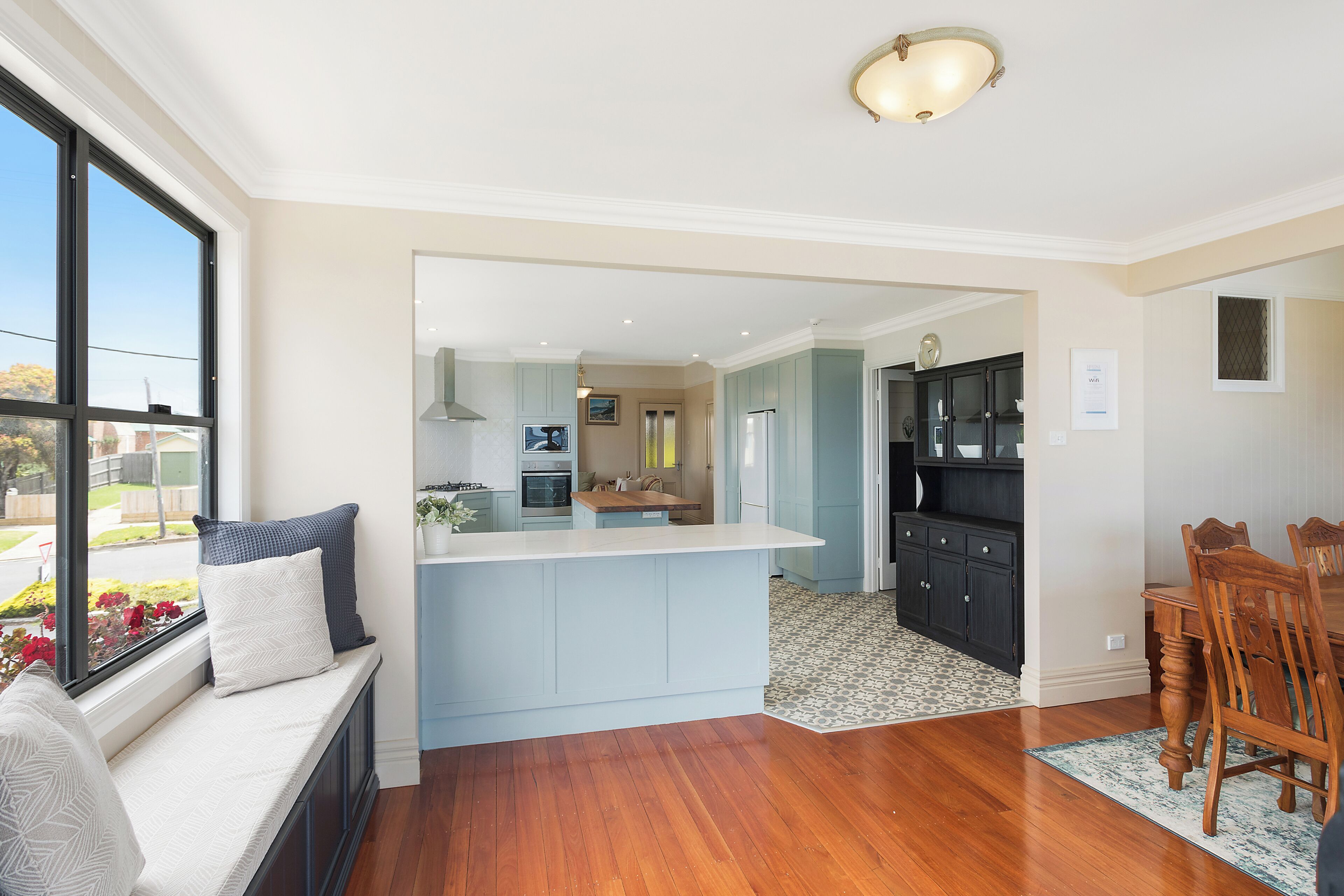 The Residence (Deluxe 3 Bedroom Apartment with Panoramic Sea View) | Living area | 26-inch LCD TV with digital channels, TV, DVD player