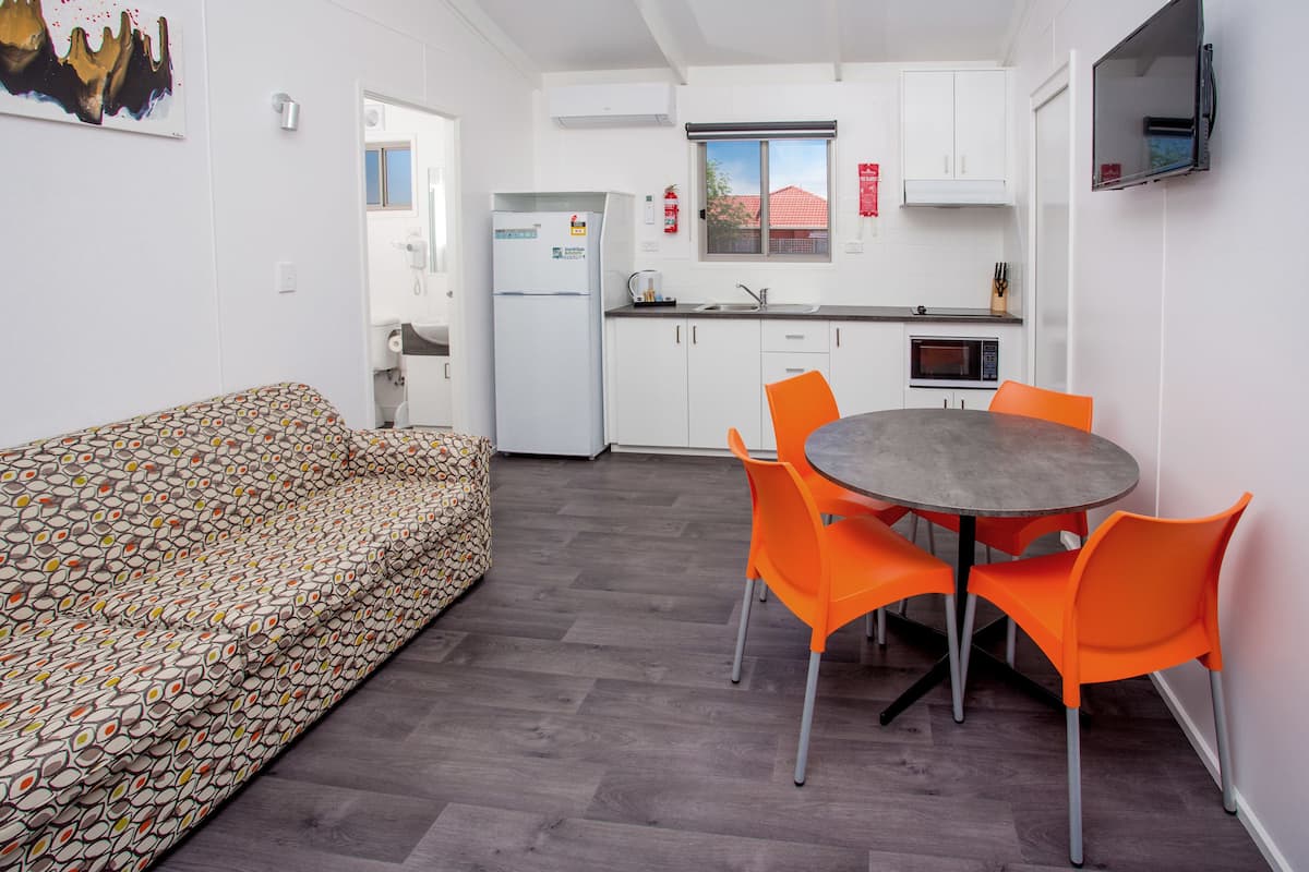 2 Bedroom Villa - 4 berth | Living area | 30-inch TV with cable channels