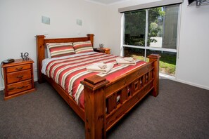 Casa de campo standard, 2 quartos, vista para o jardim | Ferros/tábuas de passar roupa, roupa de cama