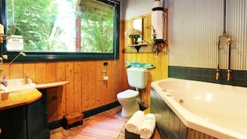 Mills Spa Cottage | Bathroom | Free toiletries, hair dryer, towels