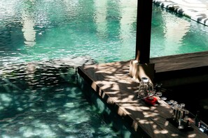 Outdoor pool - Fourteen Roses Beach Hotel (Legian)