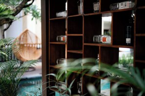 Interior detail - Fourteen Roses Beach Hotel (Legian)