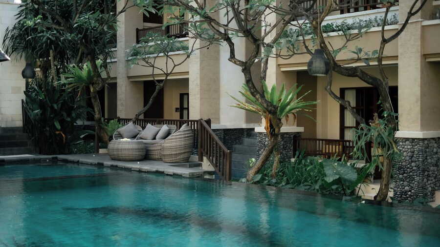 Fourteen Roses Beach Hotel