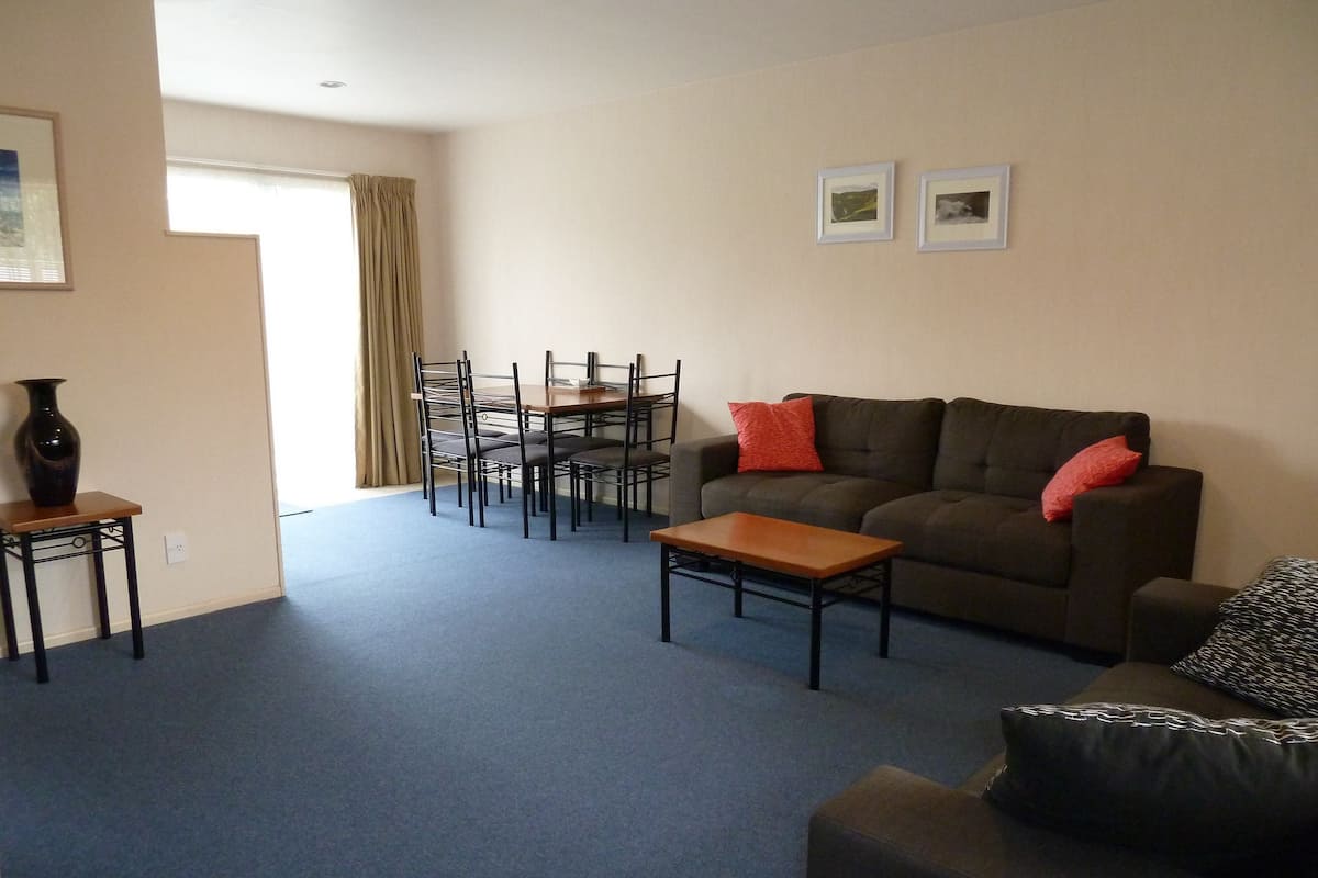 Two Bedroom Apartment with Spa Bath | 2 bedrooms, iron/ironing board, free WiFi, wheelchair access