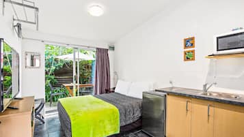 Standard Studio, Non Smoking, Kitchenette (Studio Unit) | Private kitchenette