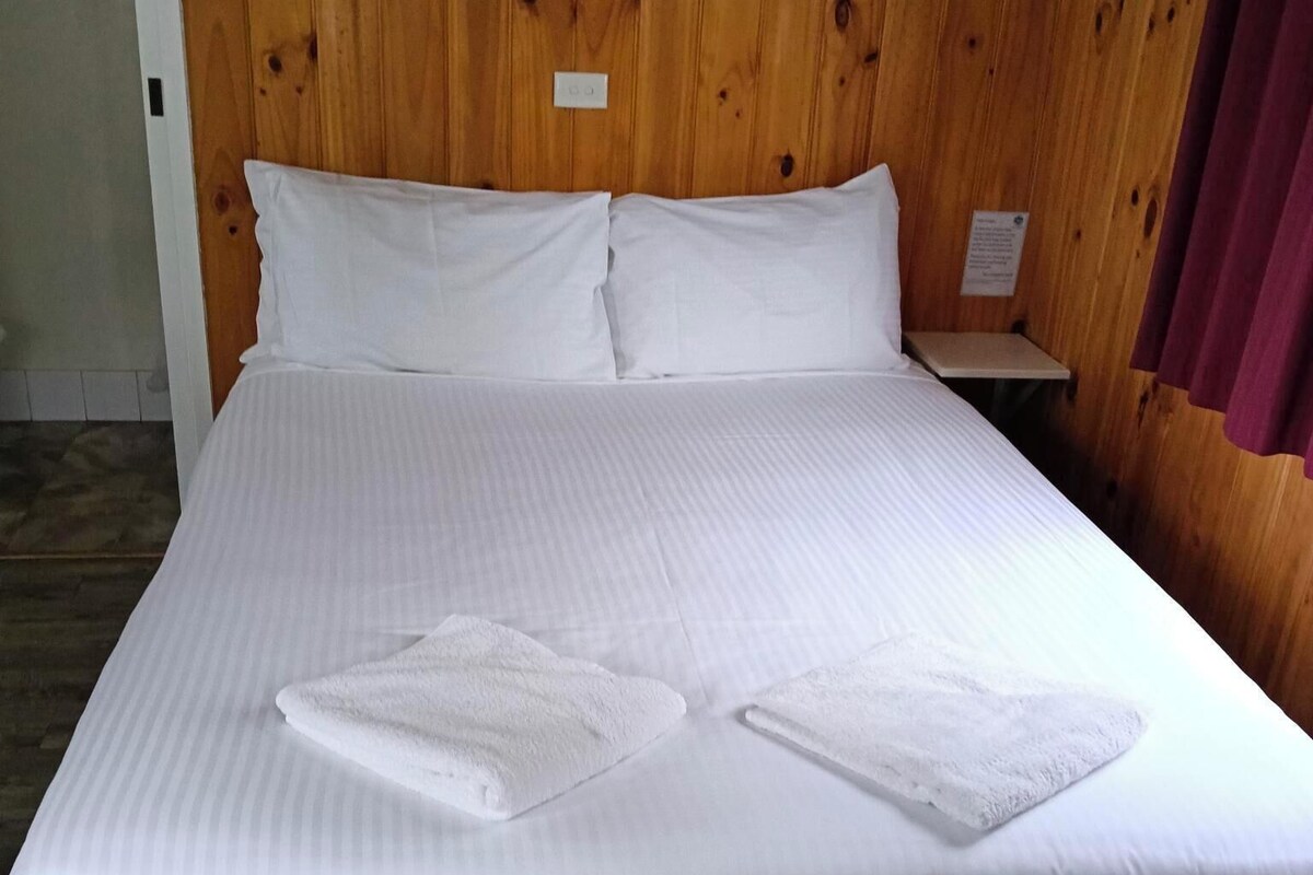 Superior Cabin, 2 Bedrooms, Kitchen | Iron/ironing board, free WiFi, bed sheets
