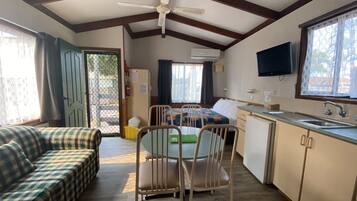 Standard Studio, 1 Bedroom, Kitchen | 2 bedrooms, iron/ironing board, free WiFi, bed sheets
