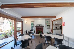 Desayuno continental gratuito y diario