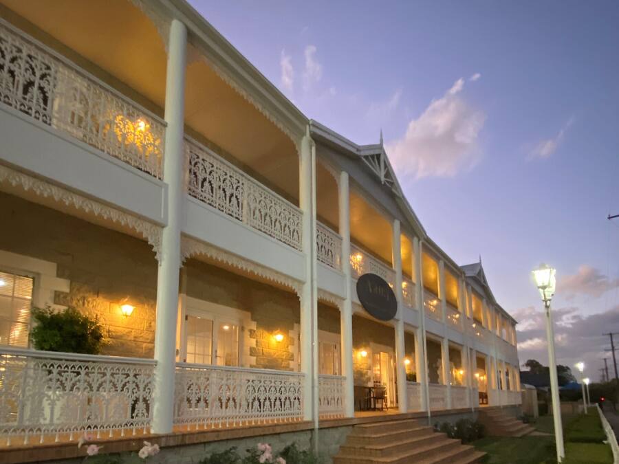 Façade de l’hébergement - soirée/nuit