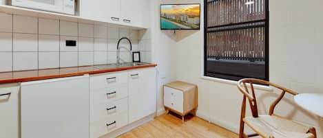 Economy Apartment | Living area