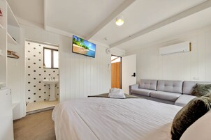 Economy Room | Egyptian cotton sheets, premium bedding, individually decorated