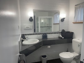 Doppia Standard | Bagno | Asciugacapelli, asciugamani