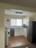 スタンダード アパートメント 2 ベッドルーム | 専用キッチン | 冷蔵庫、トースター