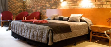 Executive Room, Jetted Tub | Living area | TV