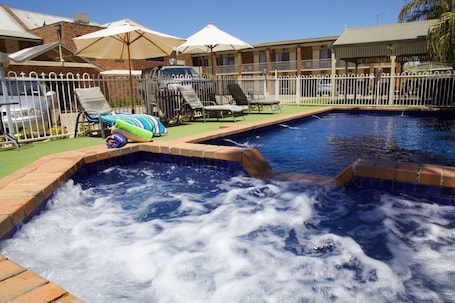Outdoor spa tub. Paddle Wheel Motel