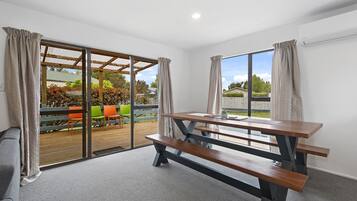 3 Bedroom House | In-room dining