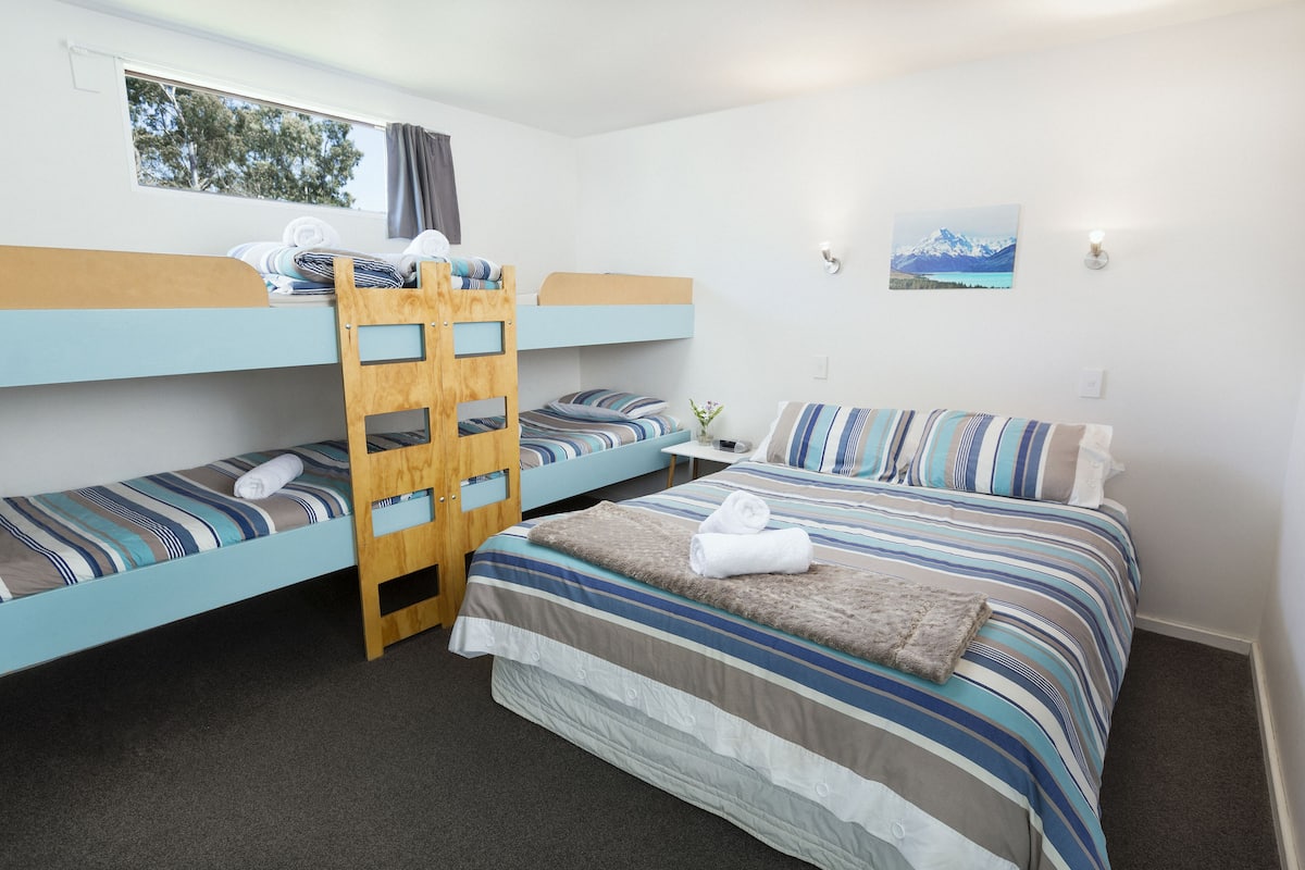 Familien-Suite, 1 Schlafzimmer, Nichtraucher (Ensuite cabin - Sleeps 6) | 1 Schlafzimmer, individuell dekoriert, individuell eingerichtet