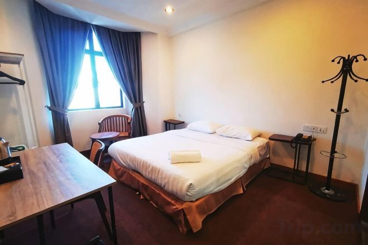 Minibar, WiFi (free)