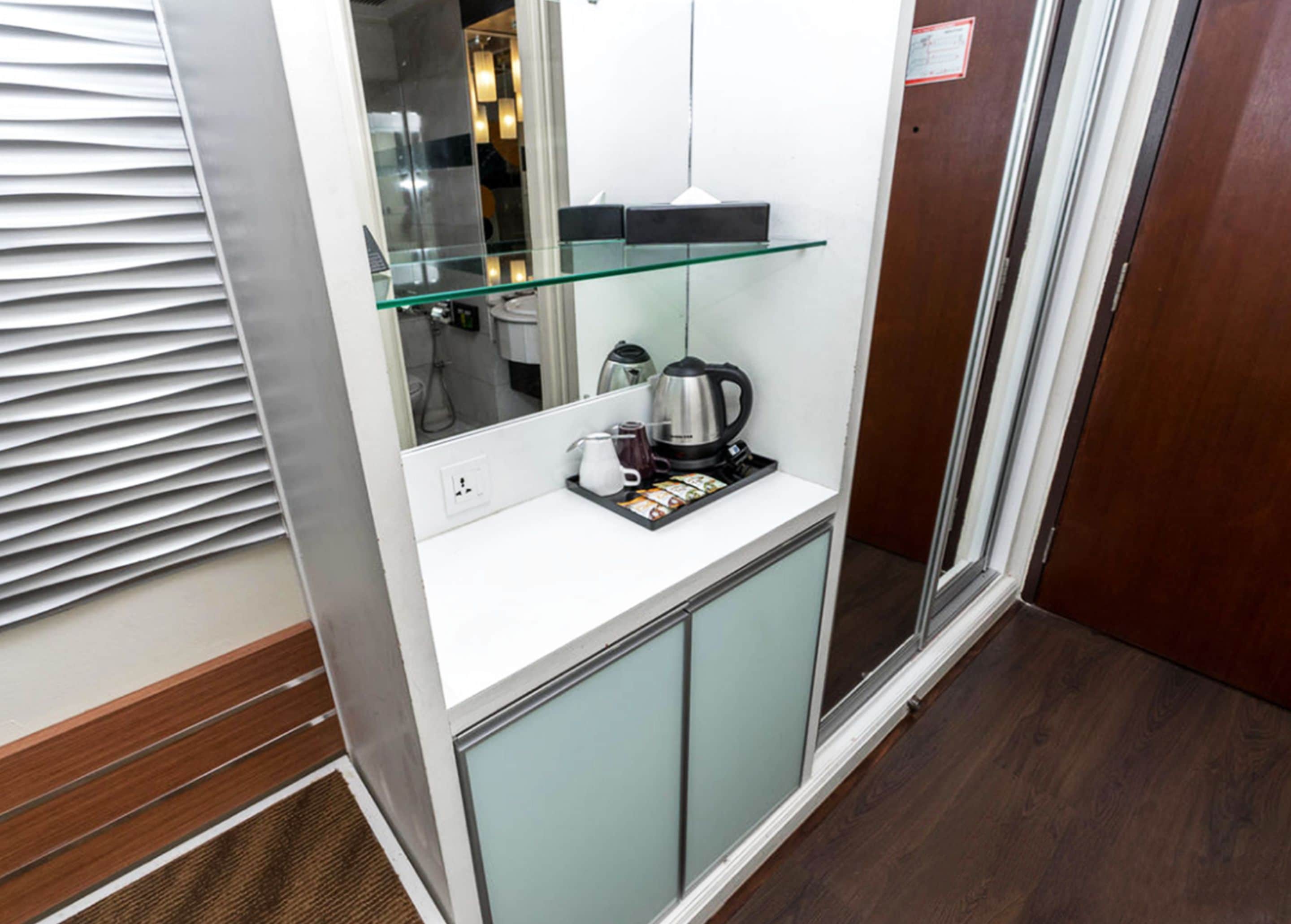 premium superior queen bed (renovated) | room amenity