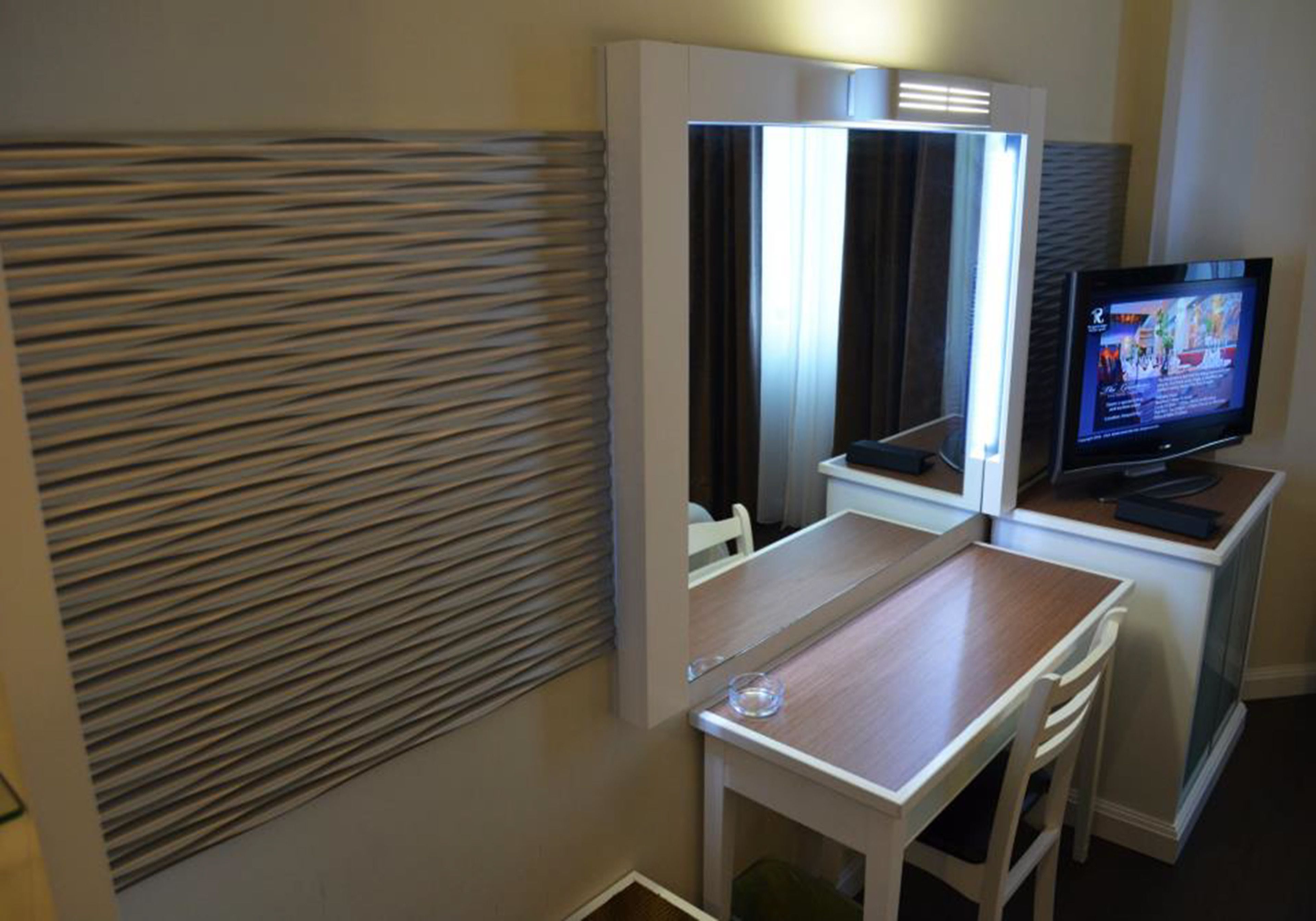 0b | minibar, free wifi, wheelchair access